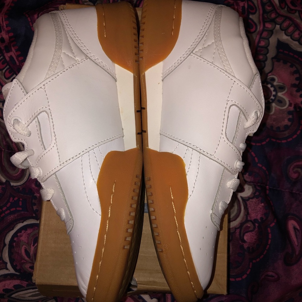 White Classic Reebok - Picture 5 of 8